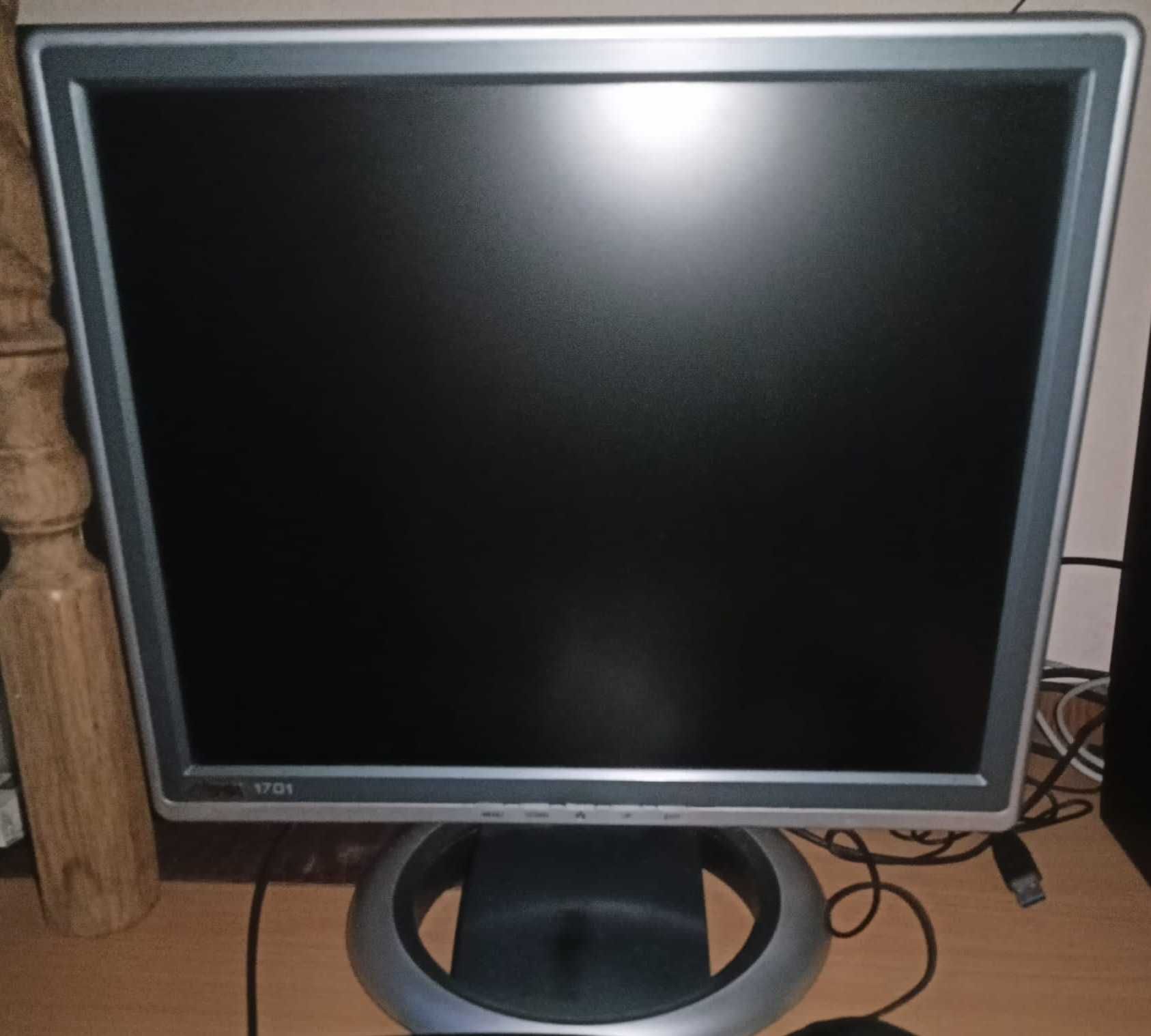 Komputer HP Compaaq Elite 8300 Microtawer karta graficzna Nivida 1050