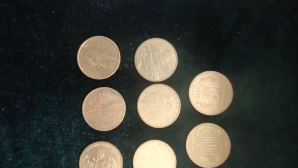 Одна гривня 11 штук в тому числі 5 ювілейних