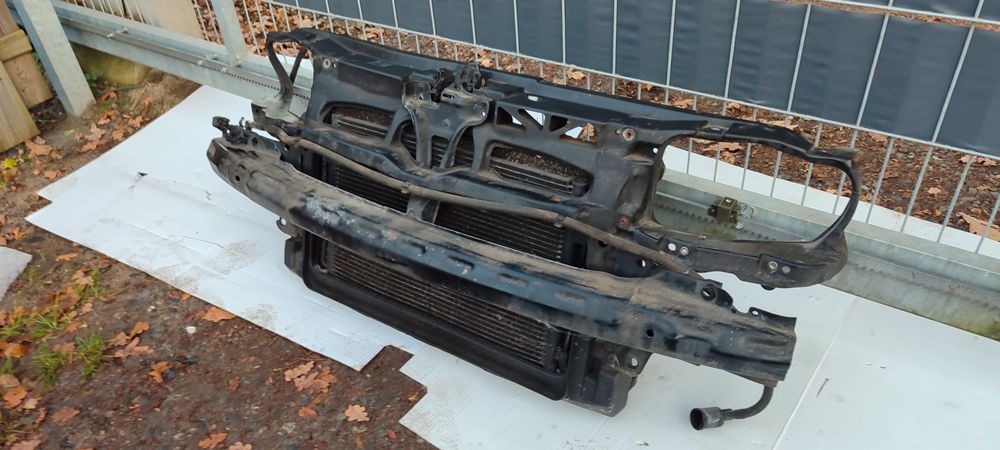 Pas przedni kompletny VW bora 1.6 benzyna chłodnica