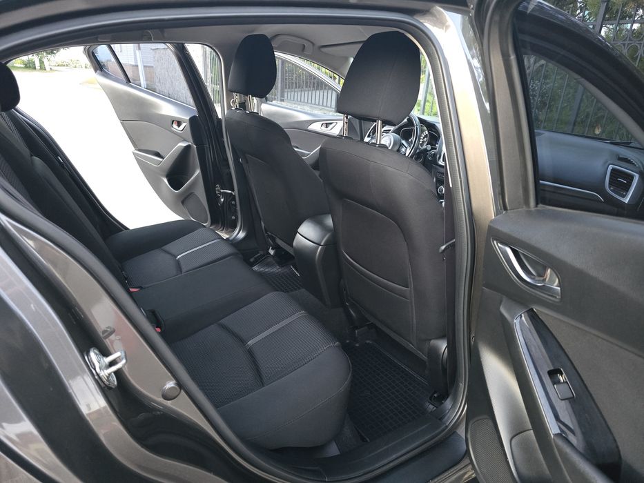 Продам свою Mazda 3 1.5л - 2017г ( ОФИЦИАЛЬНАЯ )