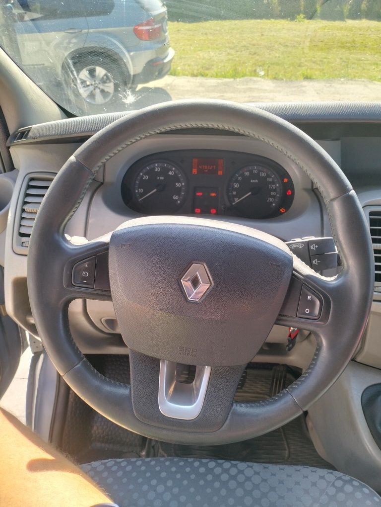 Renault Trafic II long 2.0dci hak 9 osobowy