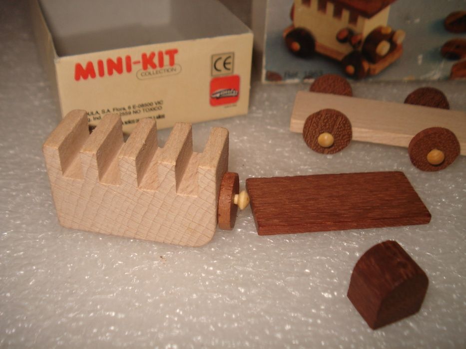 Antigo mini kit em madeira da marca Goula ref:1963