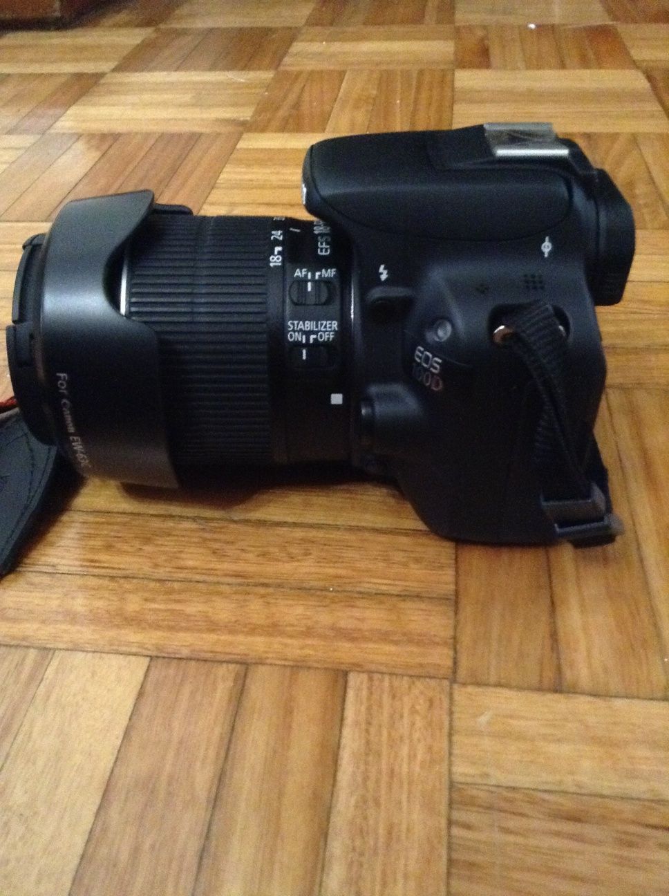 Máquina Fotográfica Reflex Canon 100D