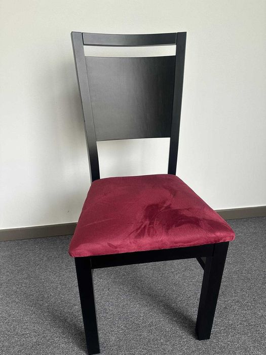 Cadeiras Pretas com Assento Veludo Vermelho - Estado Novo