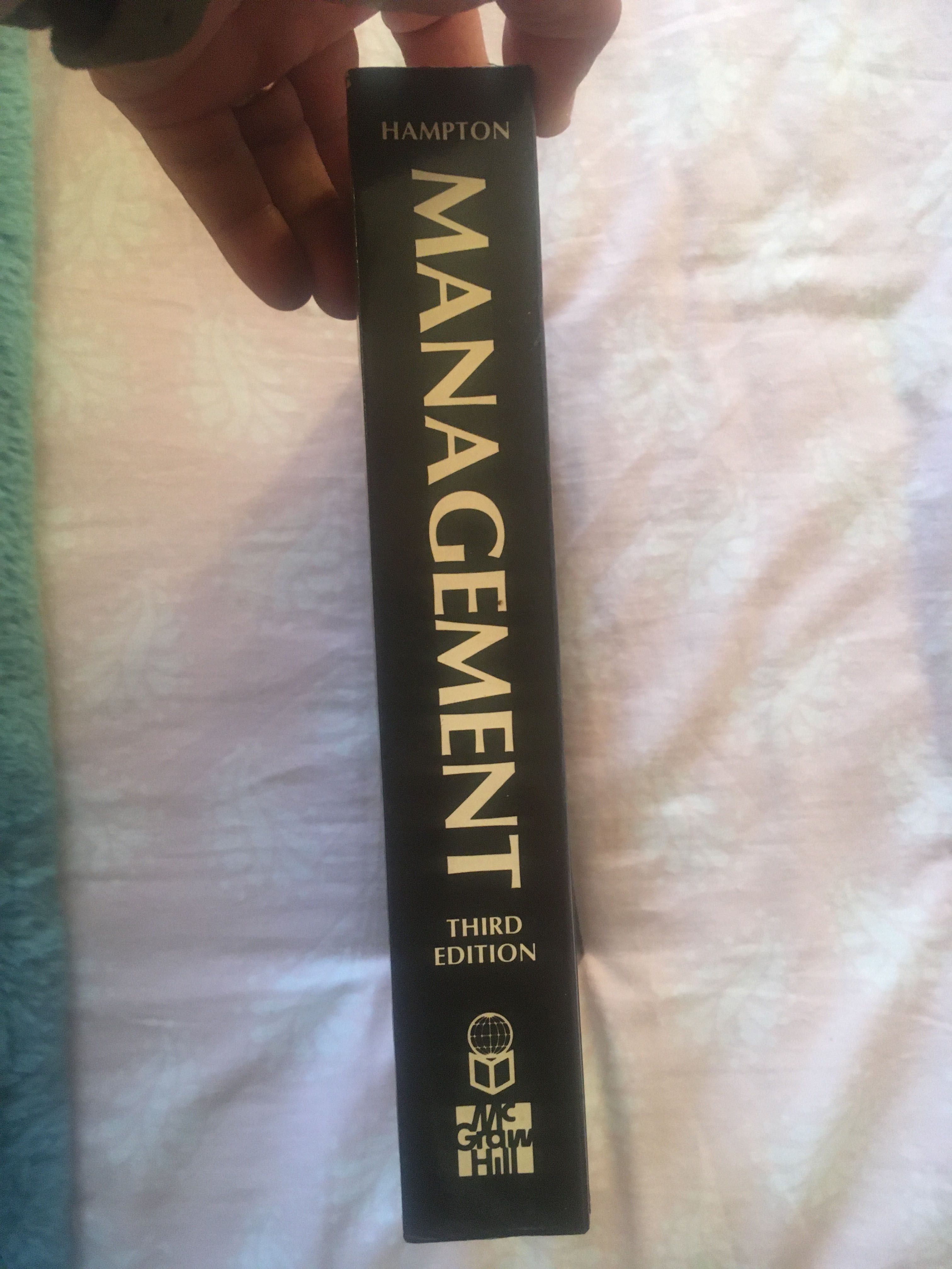 “Management”, de David R. Hampton. 3th Ed