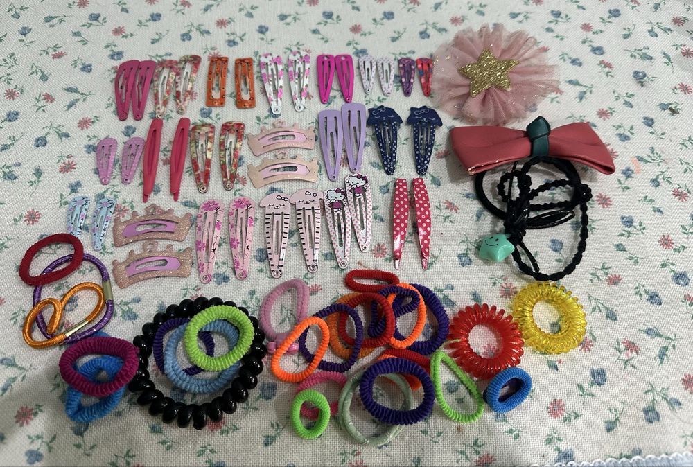 Zestaw akcesoriów do włosów mix gumki spinki