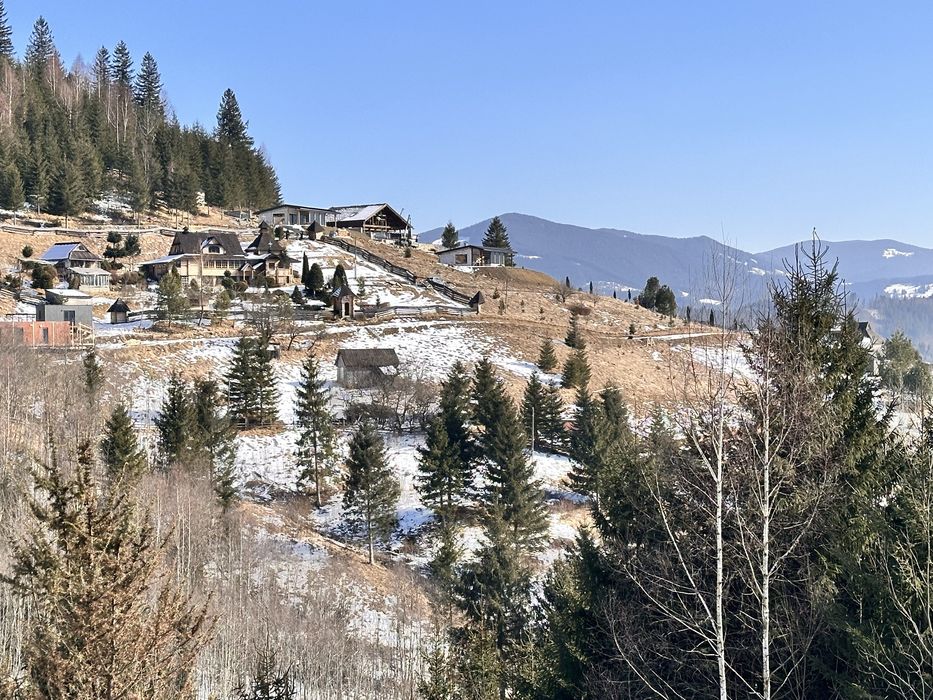 Земельні ділянки в Дземброні