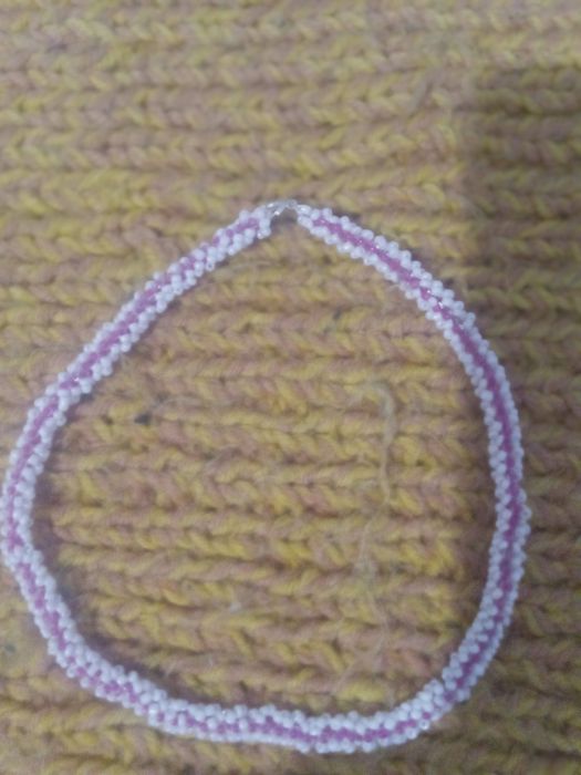 Прикраса із бісеру ручної роботи