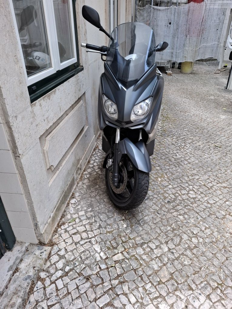Yamaha x-max 250