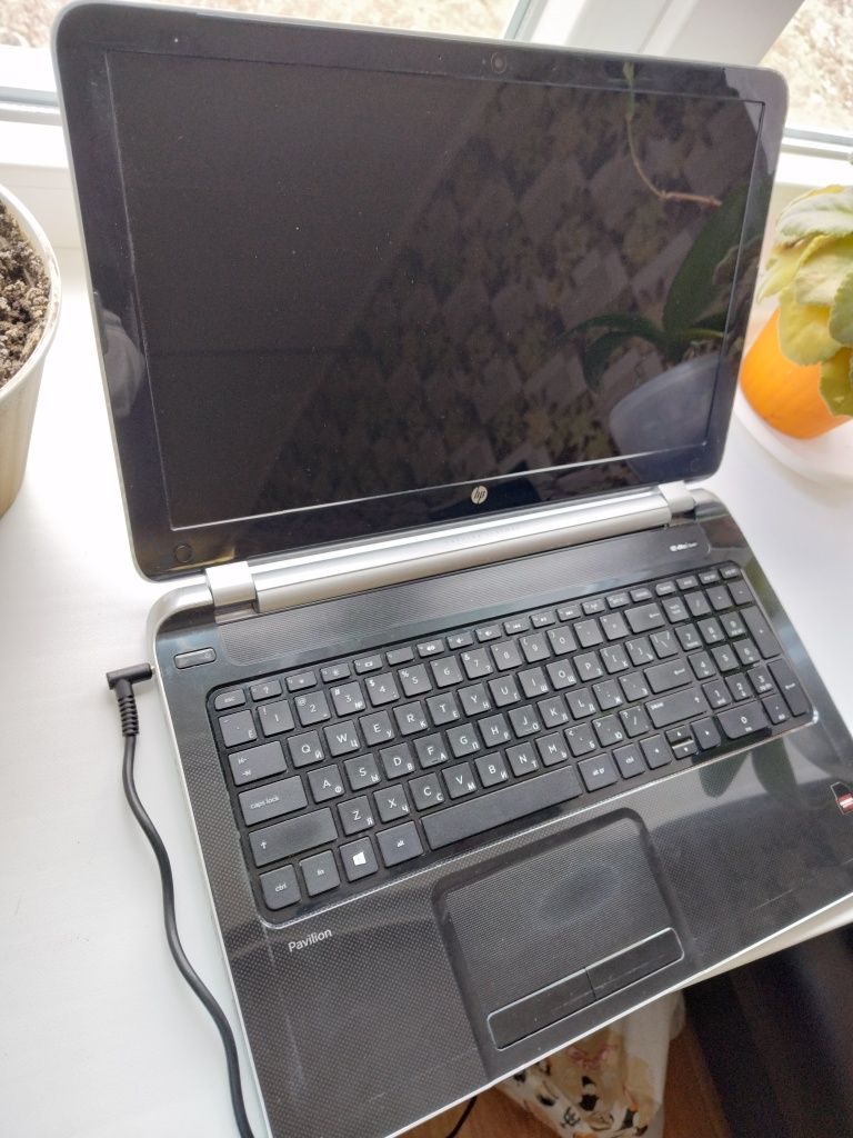 Продам ноутбук HP Pavilion 15-n032er 8гб оперативная