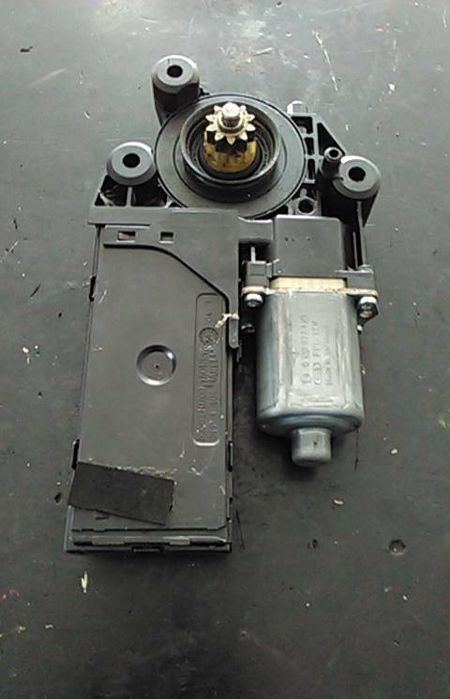 Motor vidro frente esquerdo RENAULT Megane III (BZ0_)