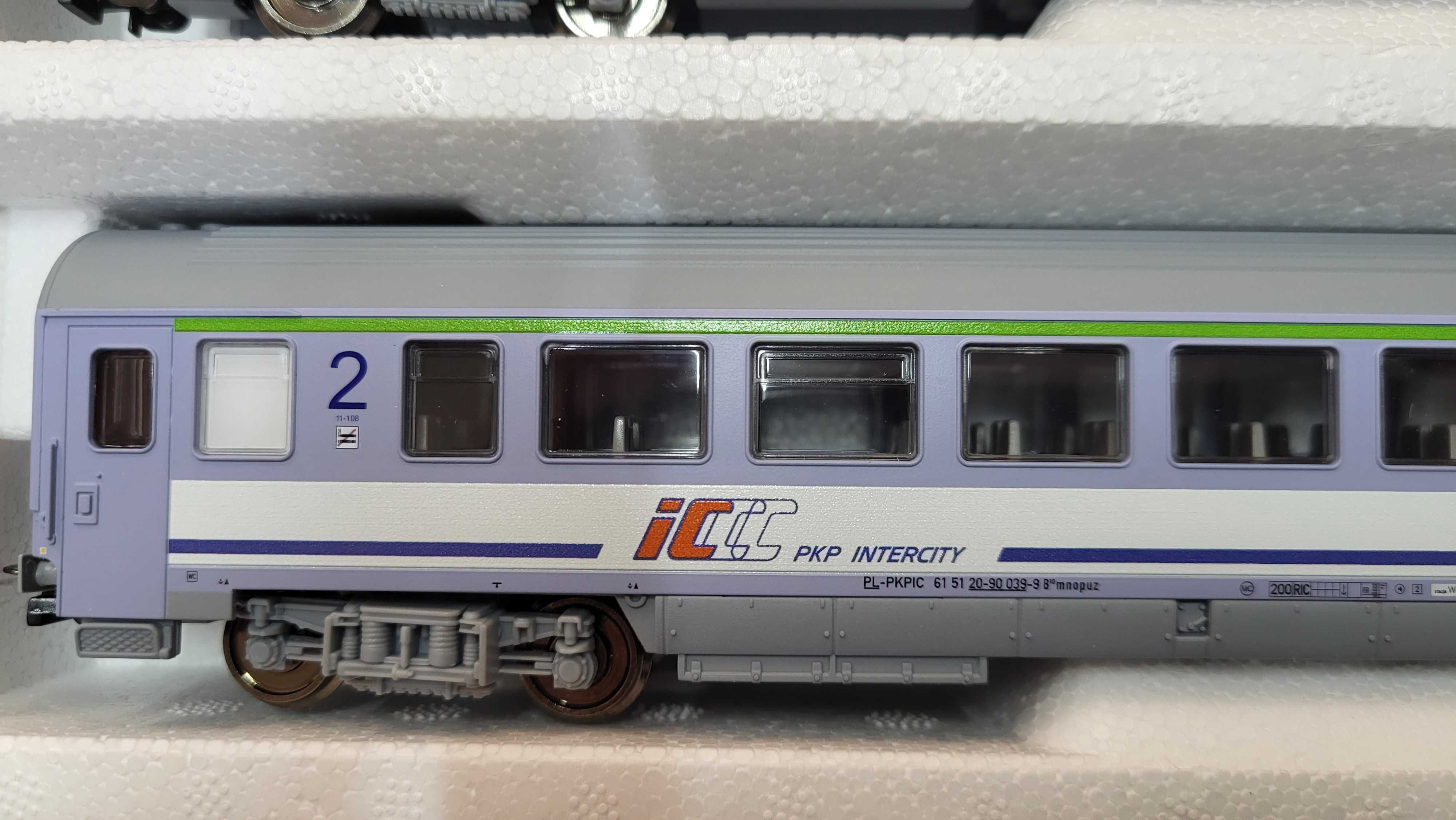 2 Wagony osobowe H0 PKP Intercity 1kl + 2Kl Hobby z zestawu start Piko