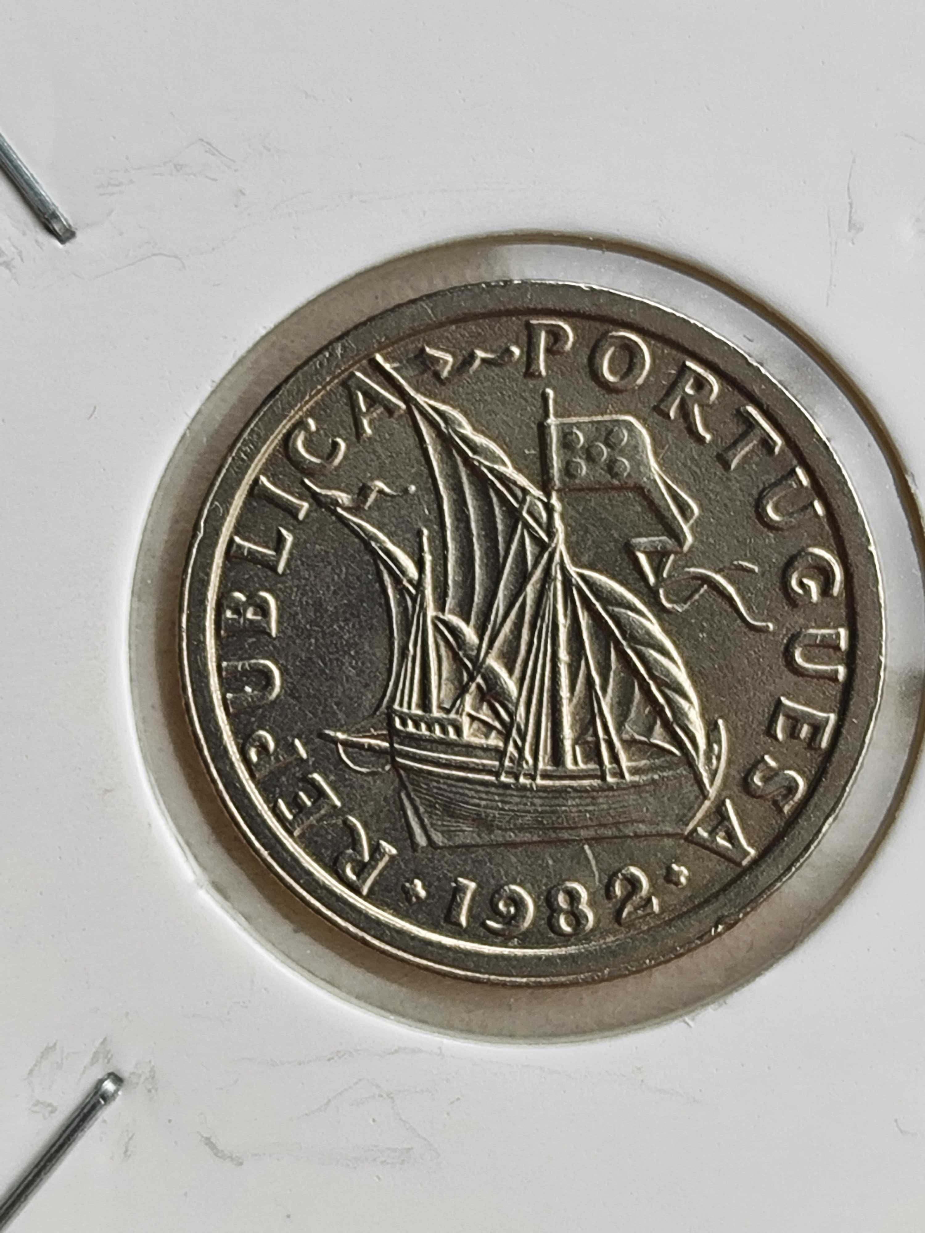 Lote de moedas da República Portuguesa de 2$50 de 1980 a 1985 a 3€