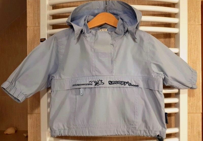 cienka kurteczka wiatrówka z kapturem Snoopy H&M 74-80