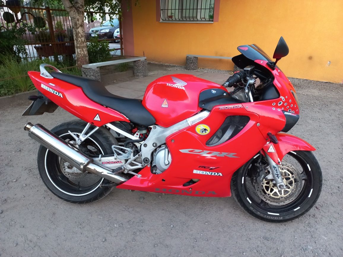 Продам Honda CBR 600F4