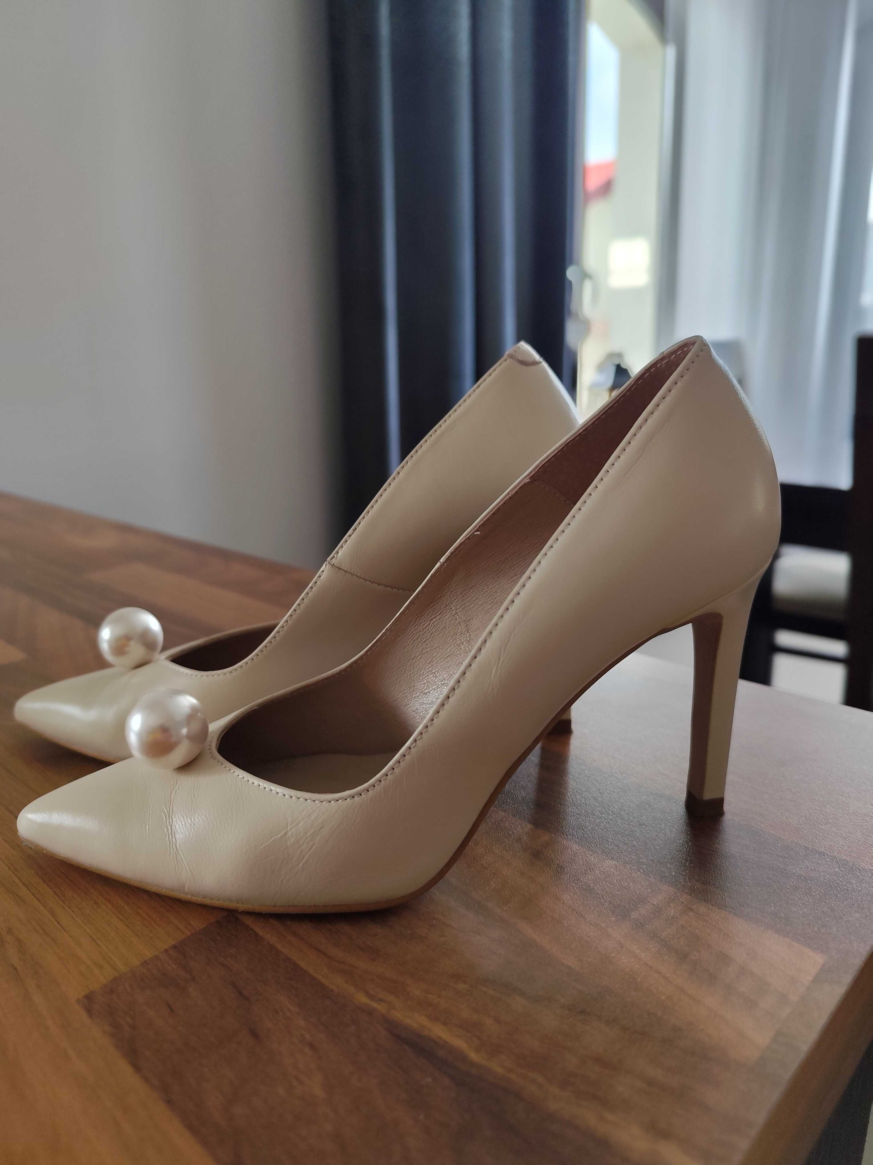 Buty szpilki Bravomoda stan idealny rozm. 38