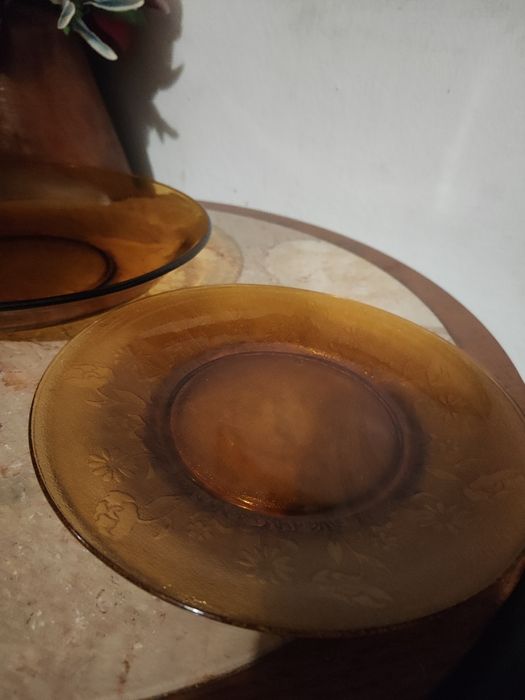 prato marrom da marca Duralex