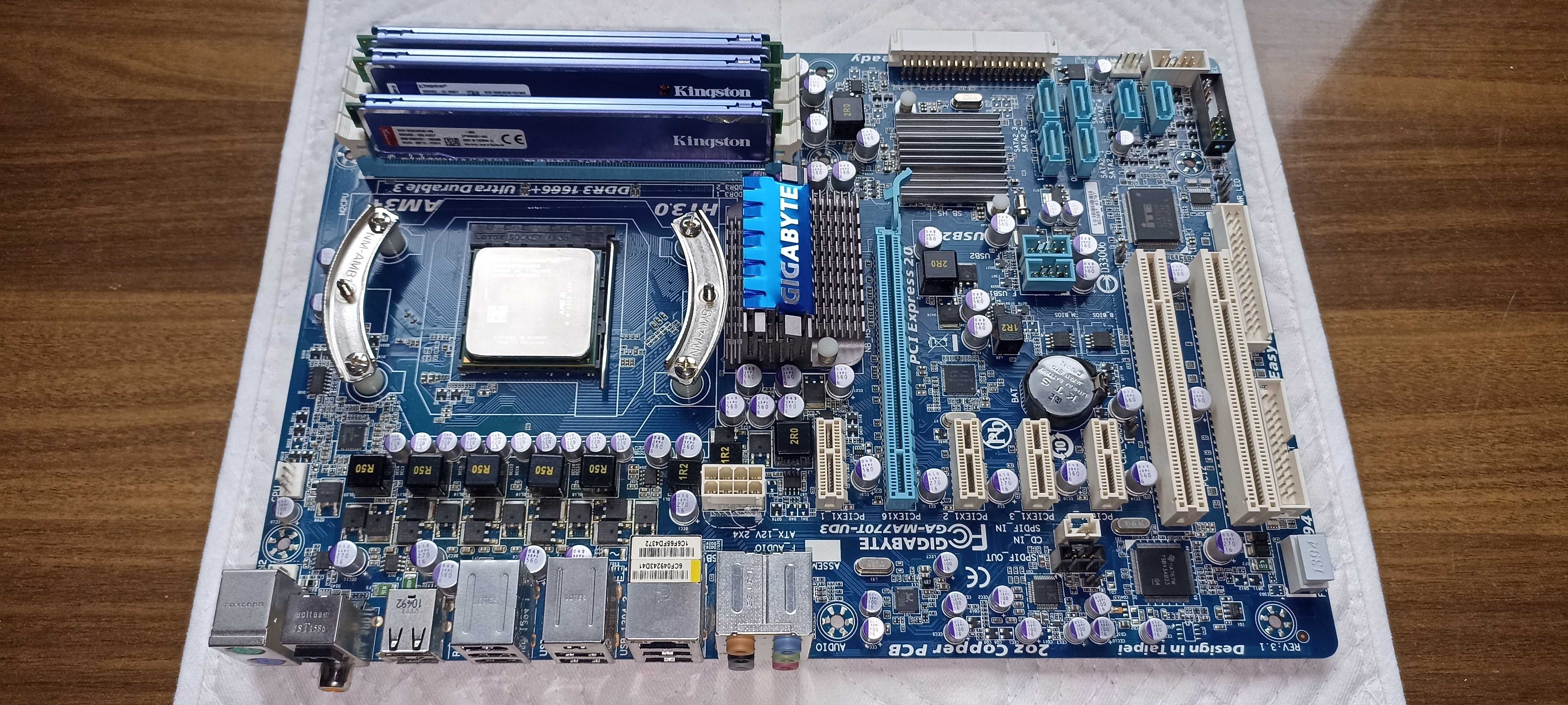 Gigabyte GA-MA770T-UD3, AMD Phenom II X4 955, Kingston DDR3