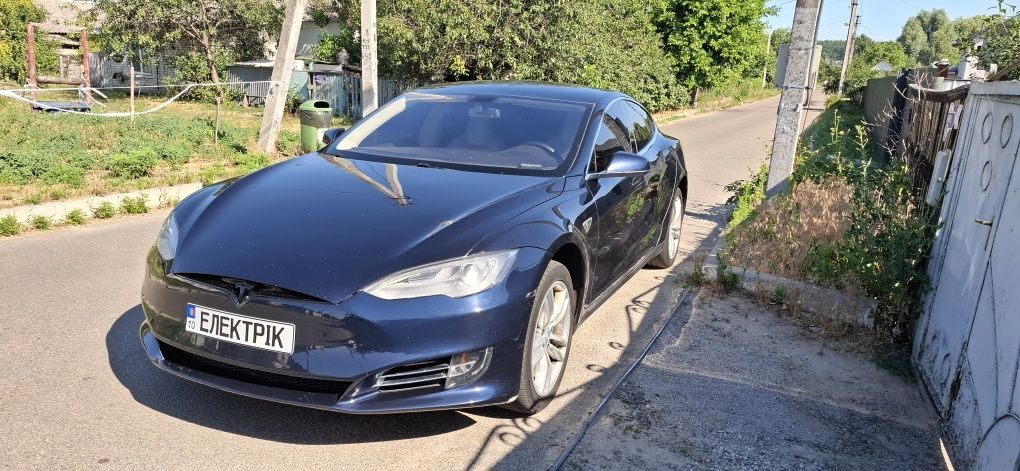 Tesla model S 85