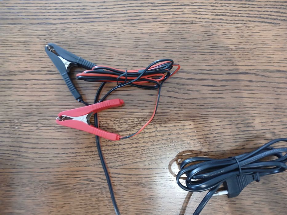 Продам зарядний пристрій alligator ac803