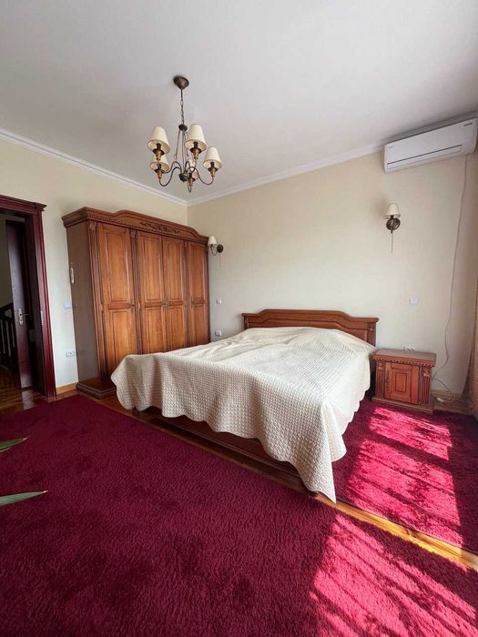 Продається сучасний приватний будинок с. Угринів 252 м2, 10 сот землі