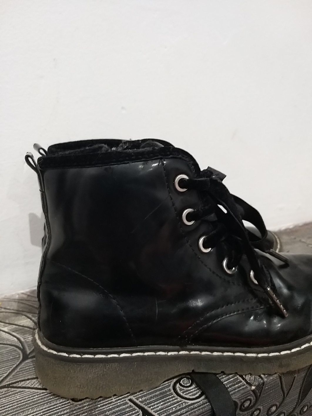 Czarne lakierowane botki kozaki Friboo 33