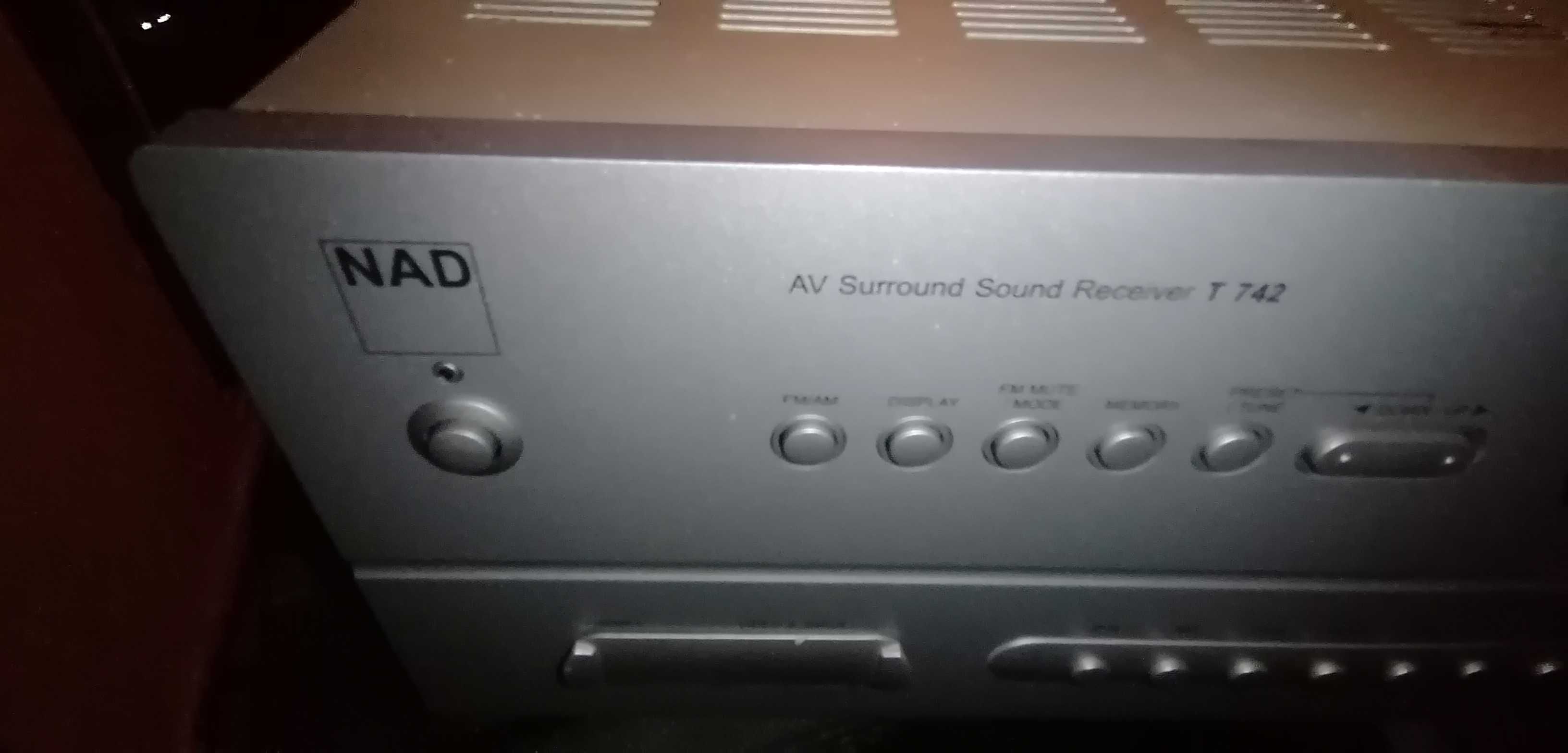 Amplificador NAD T 742 Avariado