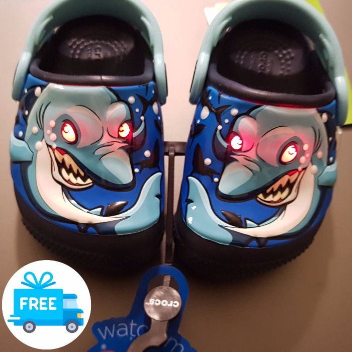 Сабо шлепанцы сланцы Crocs FunLab Lights Clog с мигалками LED акула 20