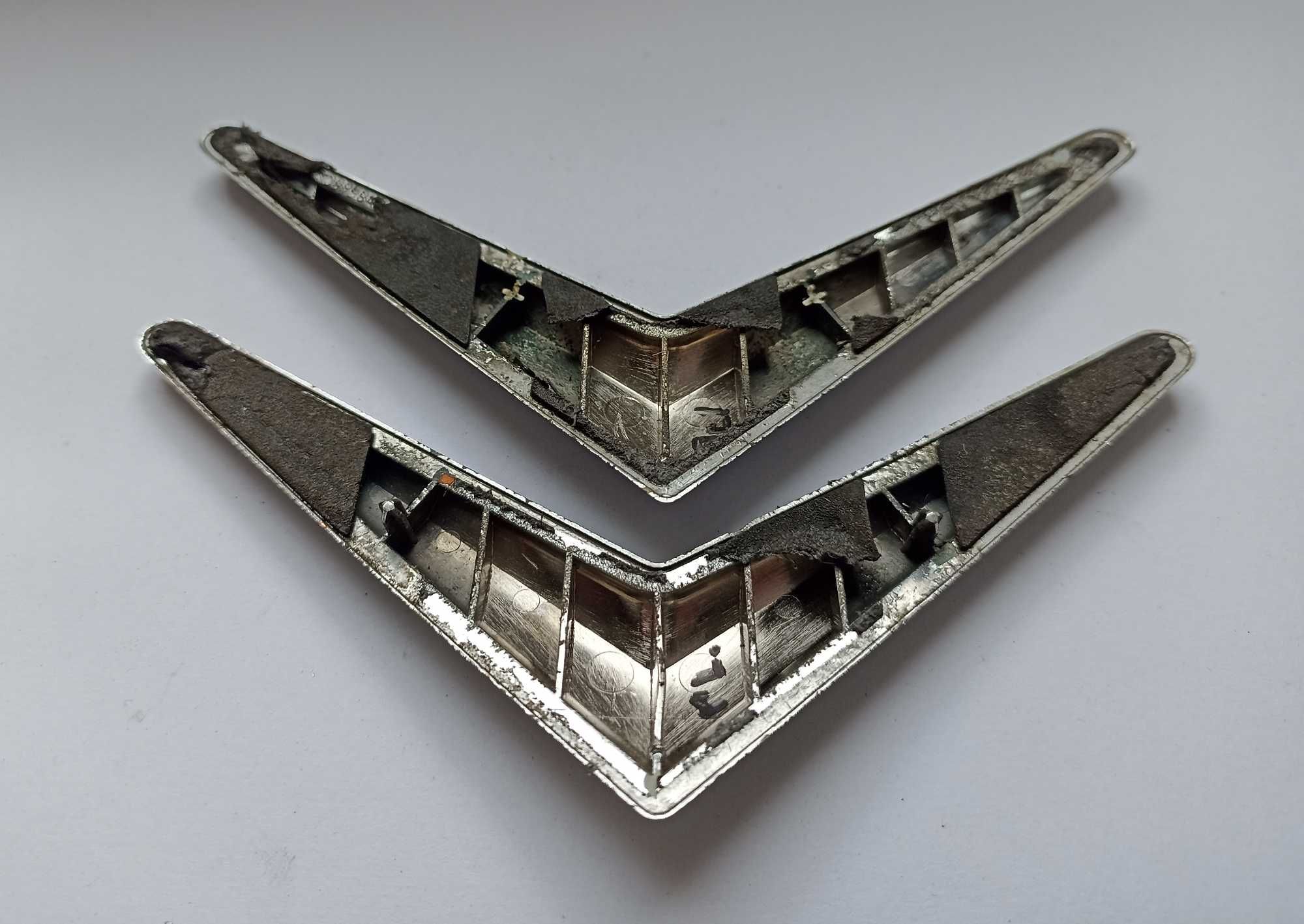 Emblemat znaczek maski Citroen C3 Pluriel