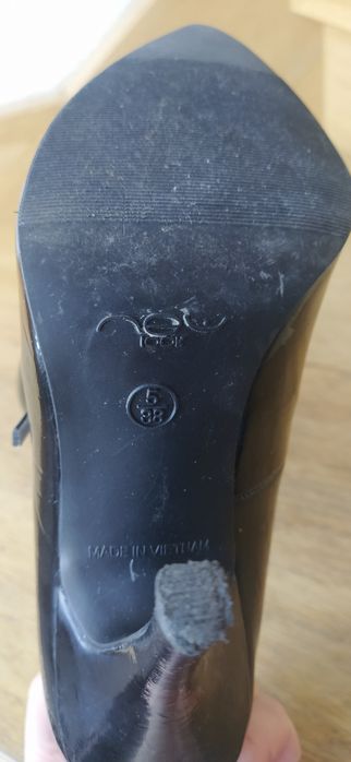 Szpilki czarne lakierowane r.37