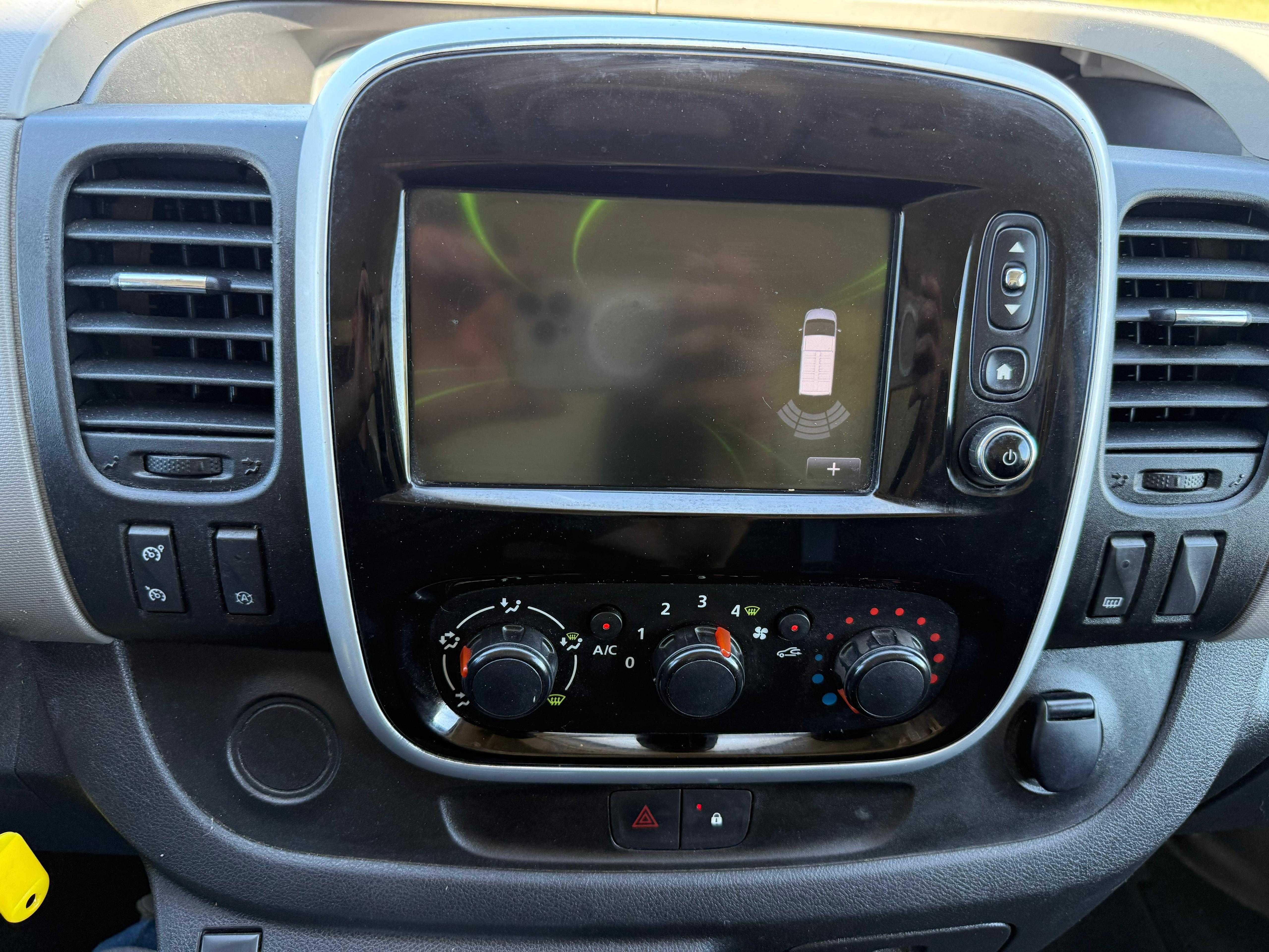 Renault trafic III , 2017 rok stan bardzo dobry 150 tys km