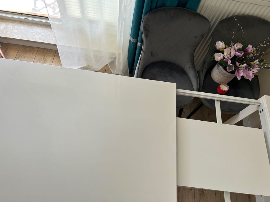 Stół biały rozkładany