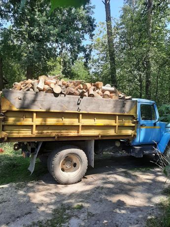 Дрова соснові,дубові в чурках та колоті.