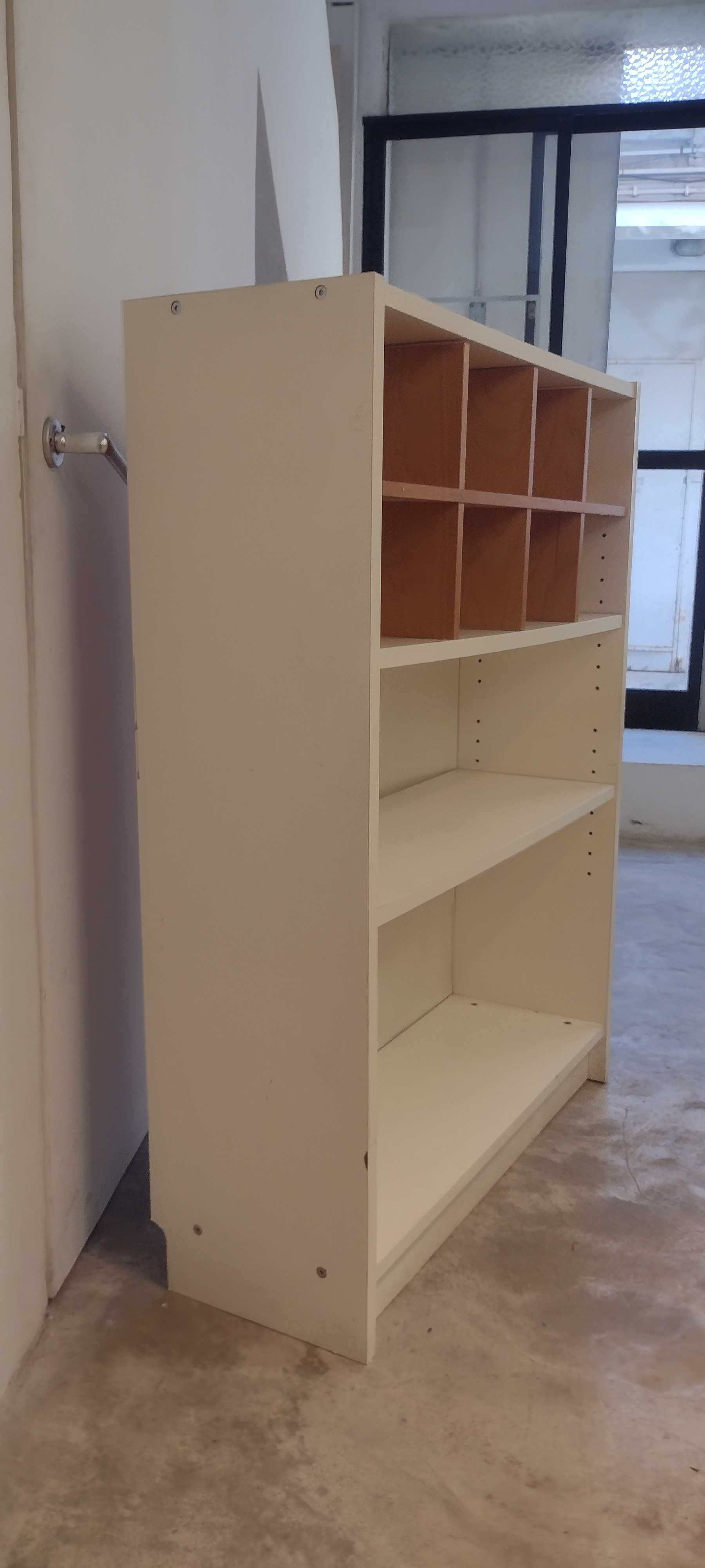 Estante IKEA vintage para CDs e livros
