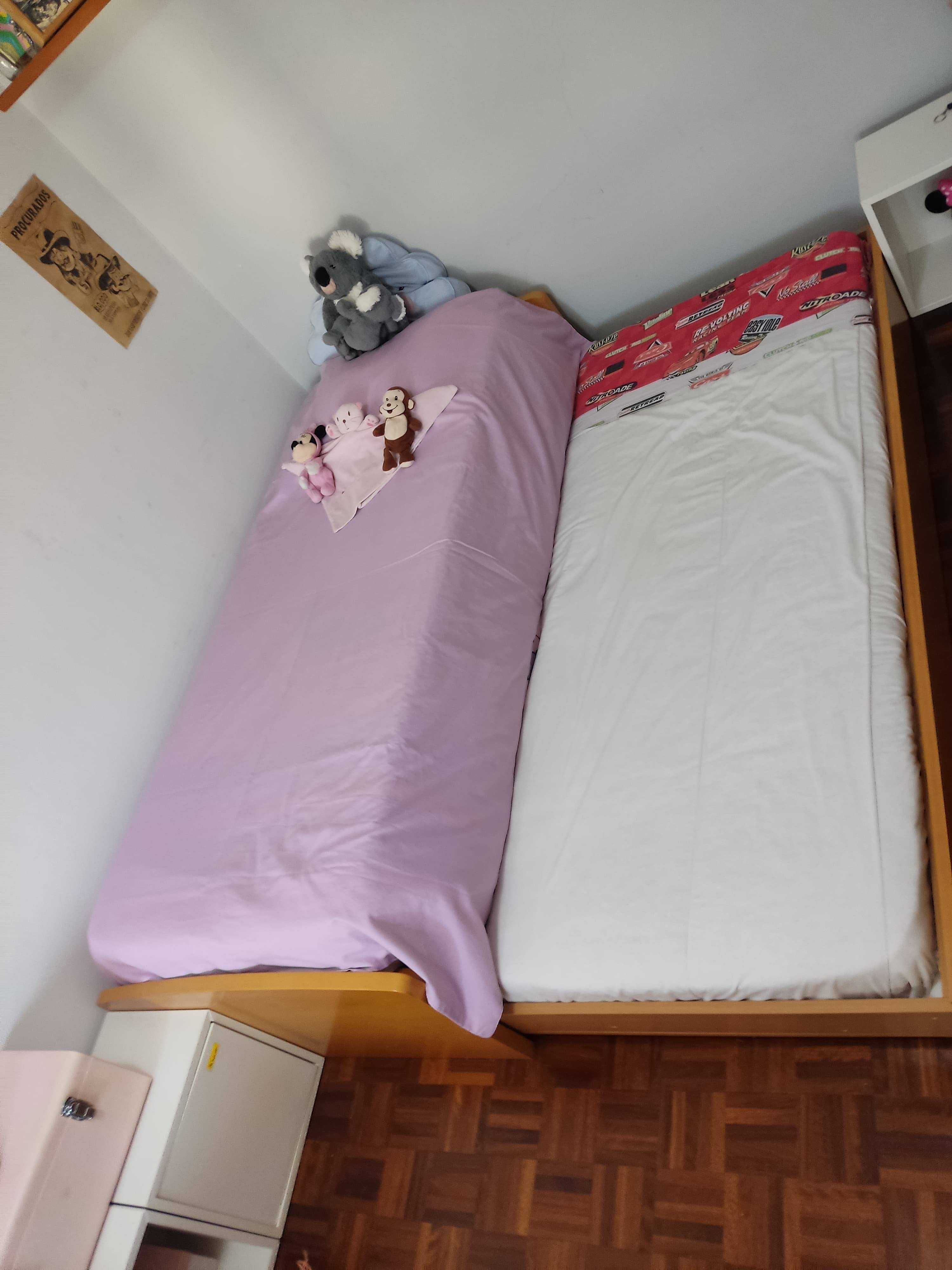 Cama de solteiro dupla