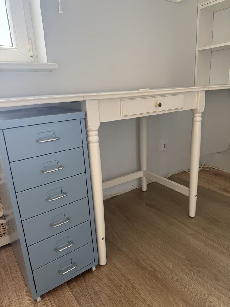 Biurko Ikea Ingatorp z krzesłem oraz szafką z szufladami