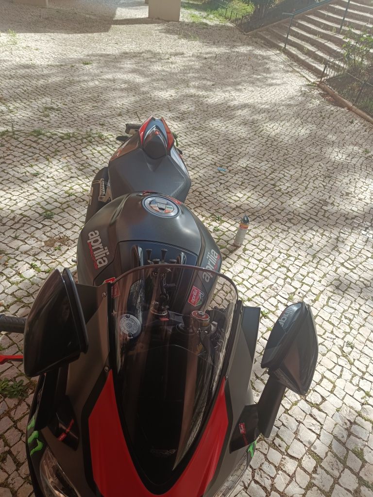 Aprilia rsv4 (2018)