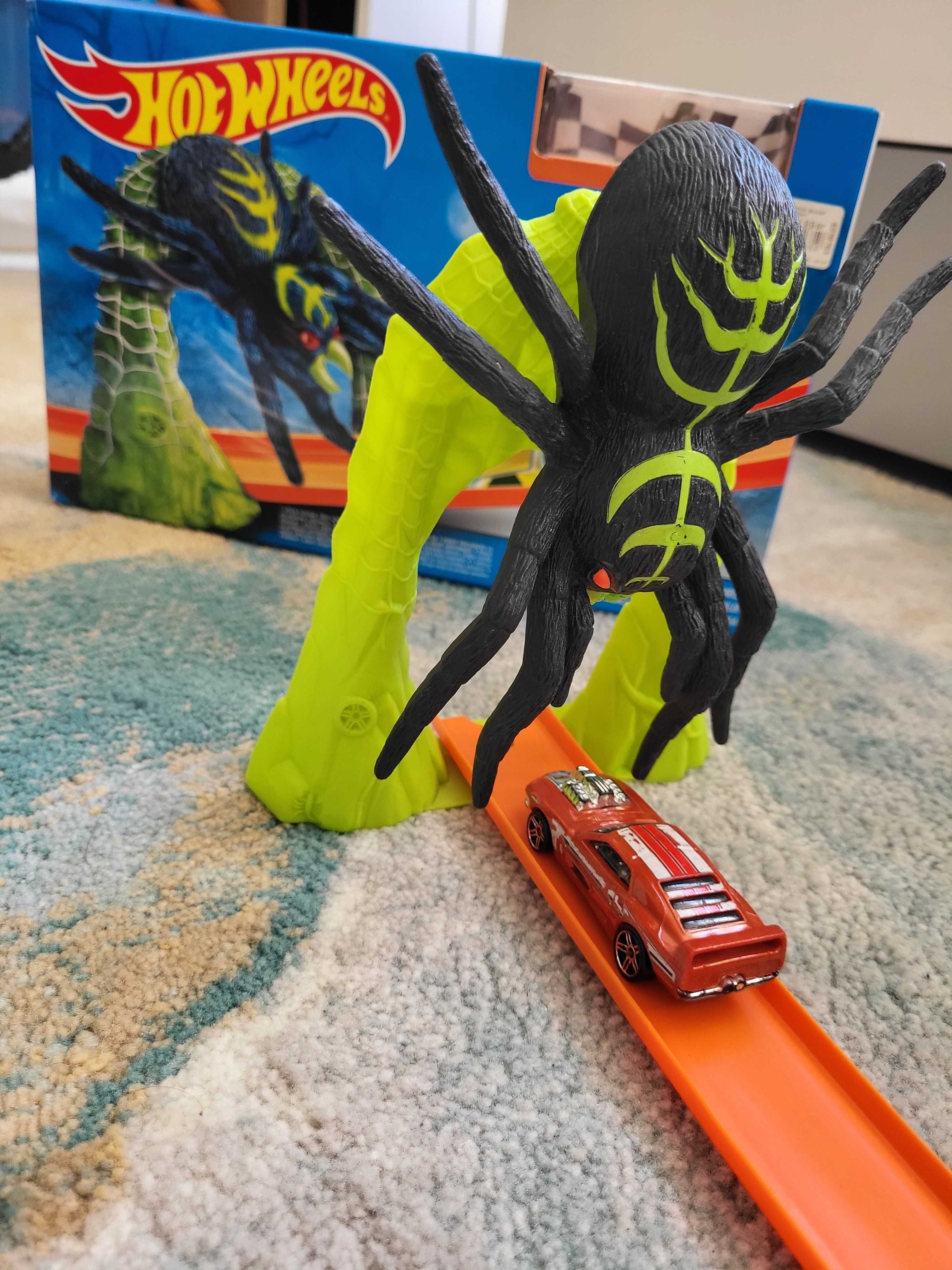 Hot wheels zestaw zakręt grozy i pajęczy atak na Halloween
