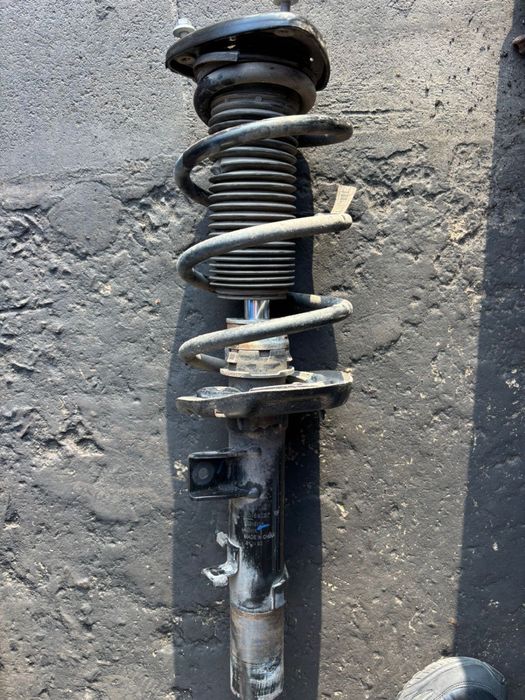 Стойка амортизатор передній правий polestar 2