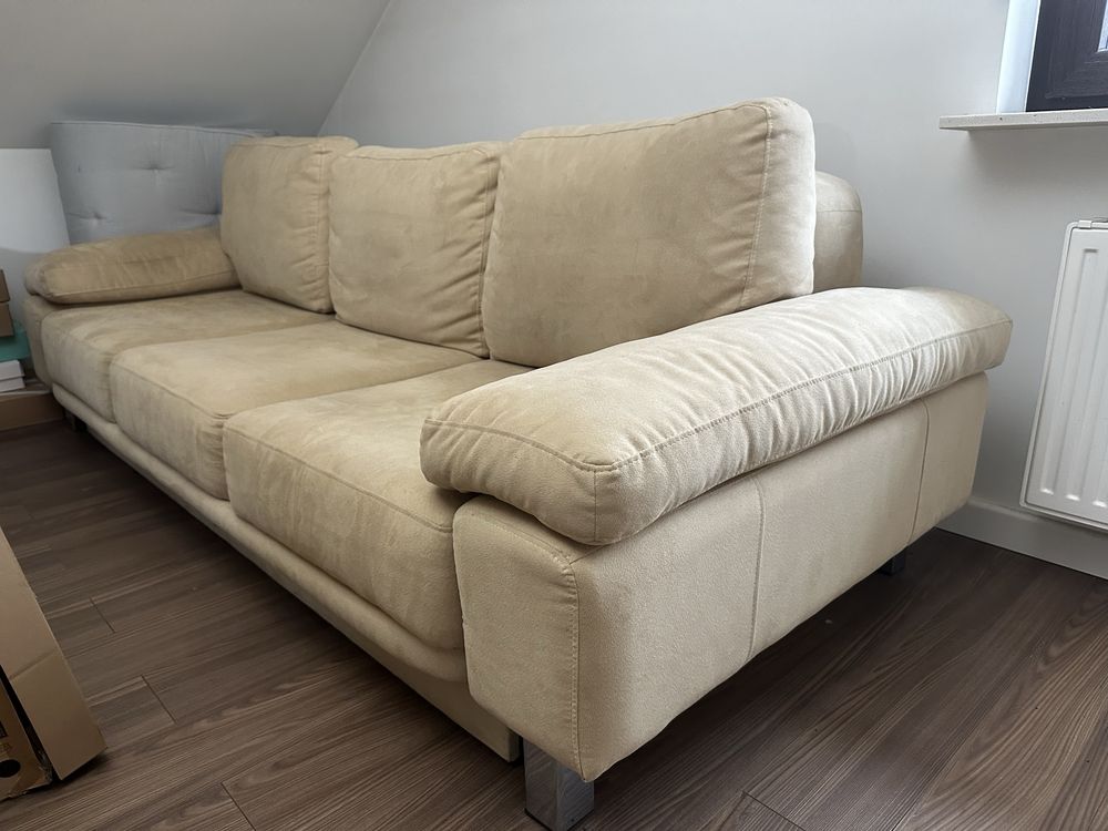 Sofa rozkladana w pięknym jasno beżowym kolorze. stan bardzo dobry