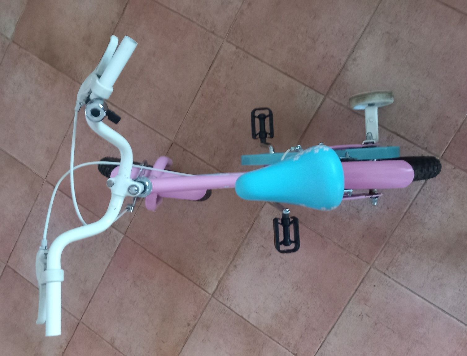 BICICLETA BONITA PARA CRIANÇA 3-6 Anos. Passeio,jardim,exercício. 20€.