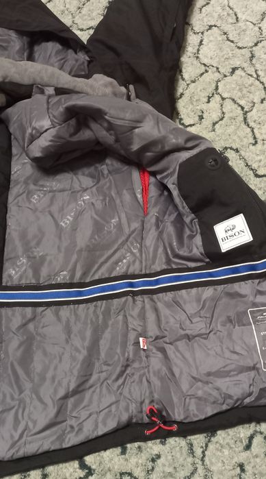 Продам лыжную куртку BISON