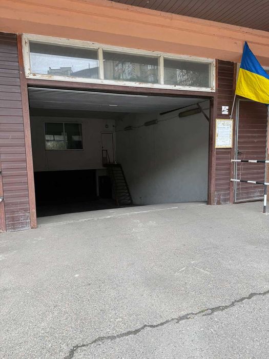Продам добротний гараж у самому серці міста