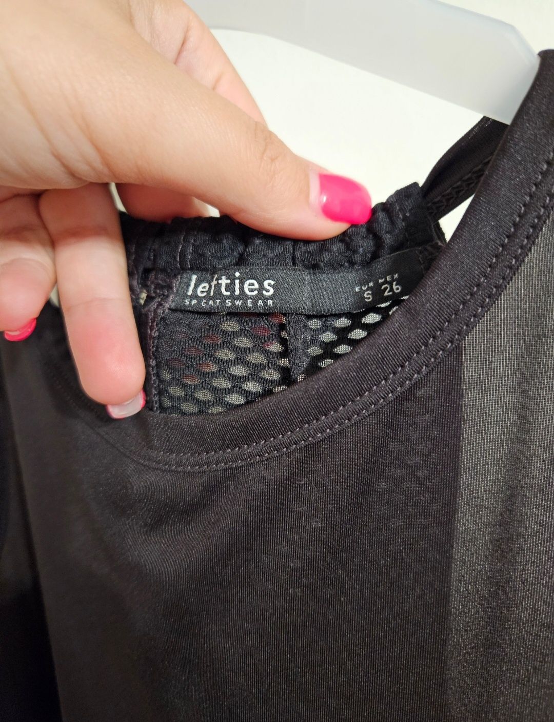 Roupa desporto (tam S) Lefties - como nova

Roupa usada 1vez, sem manc