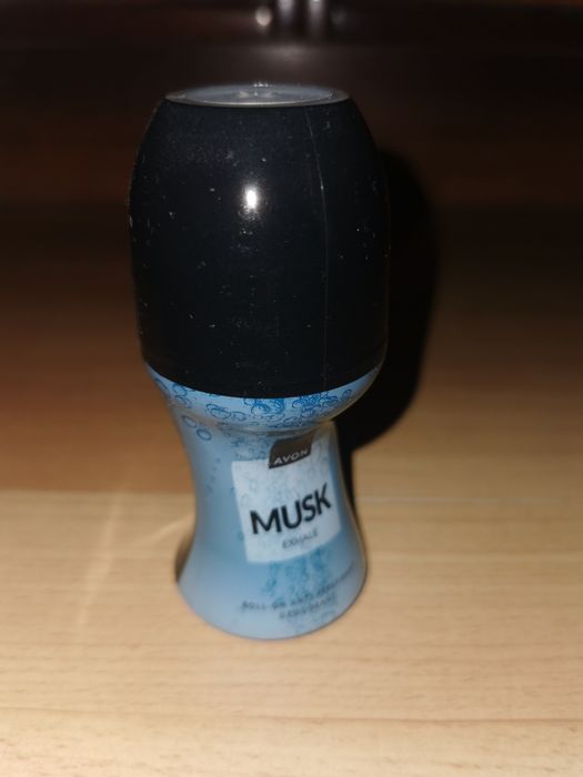 Męski dezodorant w kulce Avon Musk Exhale 50 ml