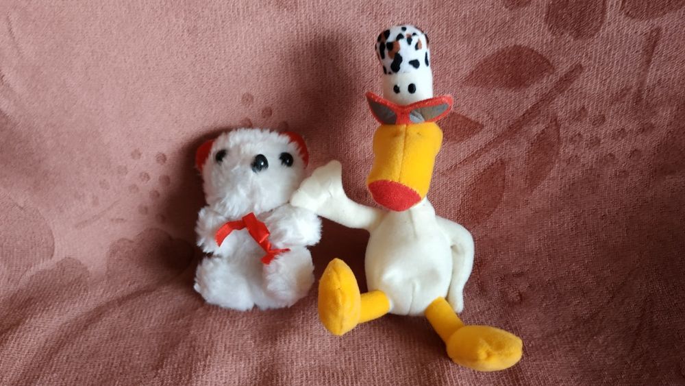 Maskotki biały miś i kaczorek