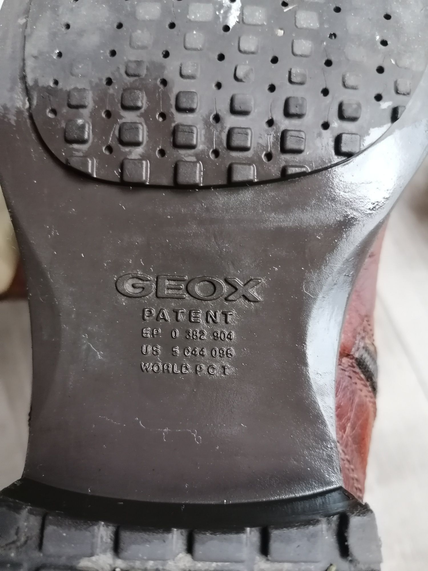 Geox Patent skórzane botki
