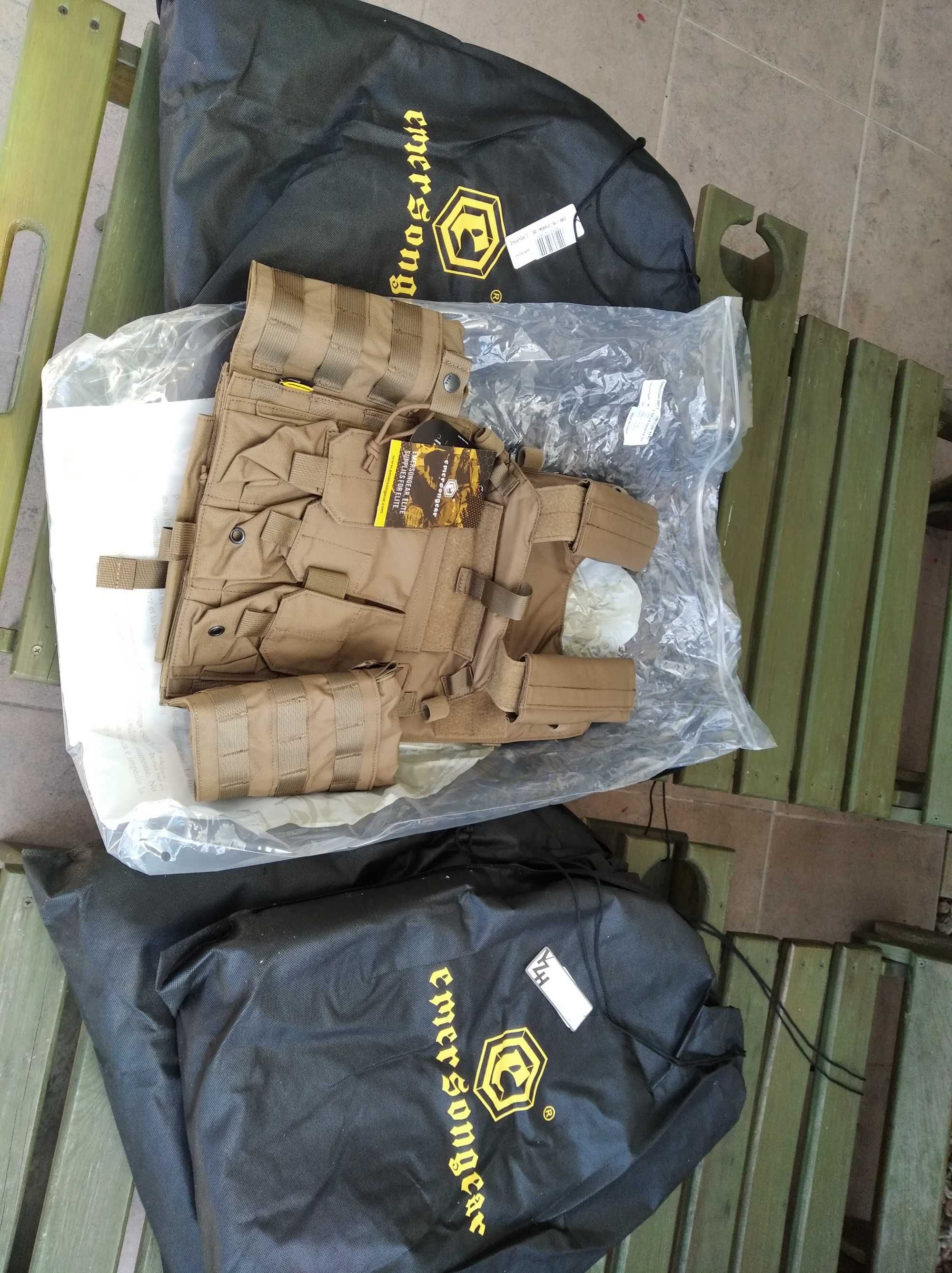 NOWA Kamizelka Taktyczna Emerson typ 94K Plate Carrier M4 COYOTE Khaki