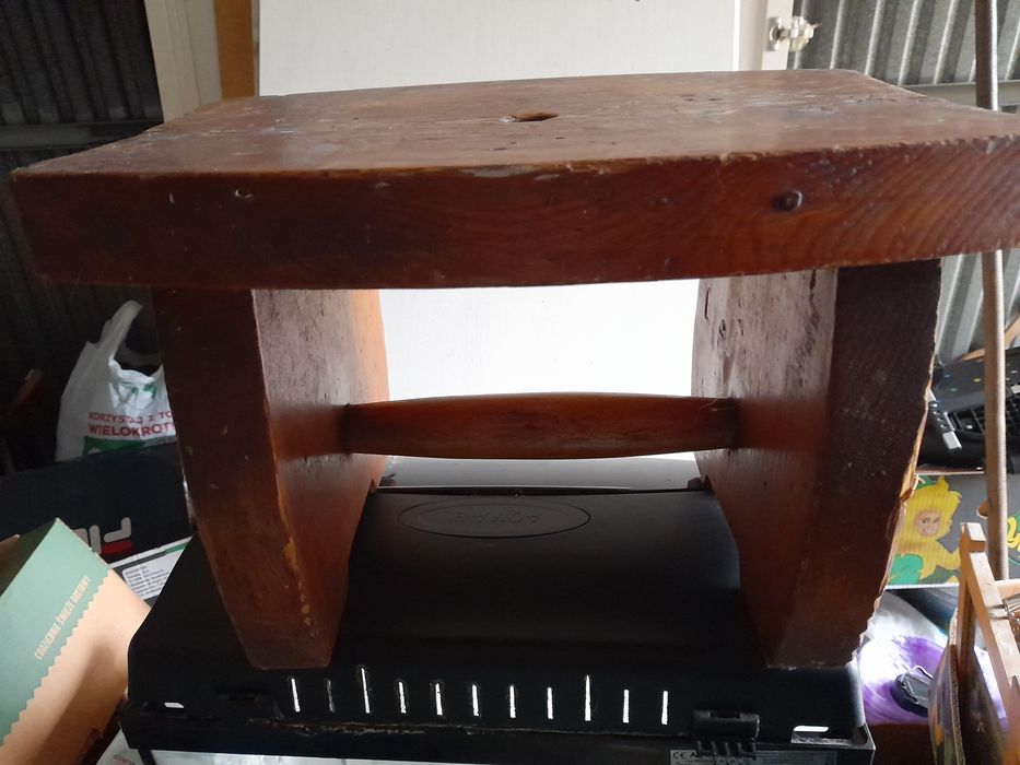 Przedwojenny taboret, podnozek, zydel
