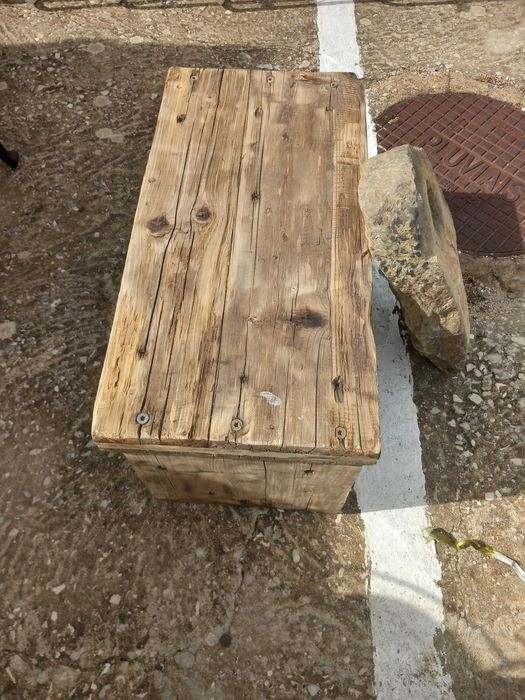 Banco rustico de madeira, de jardim, bom estado